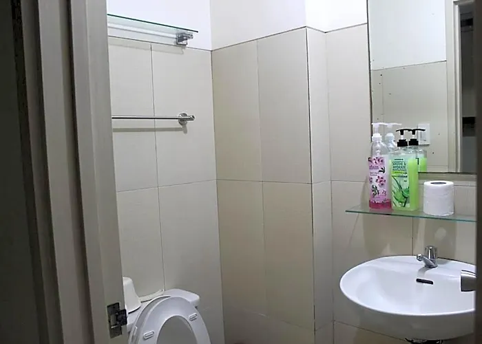 Chateau Elysee A3 Near Airport Wifi Kitchen